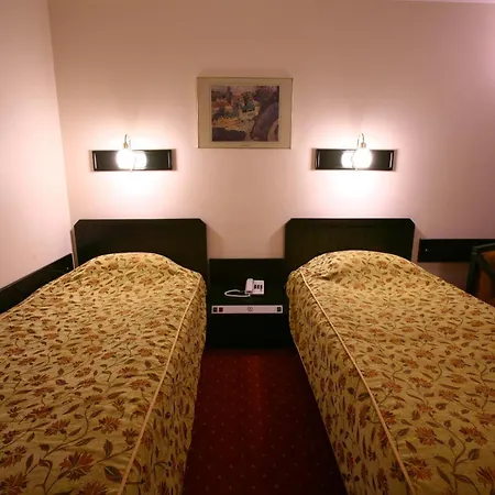 Royal 4*