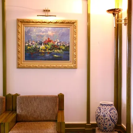 Royal Hotel
