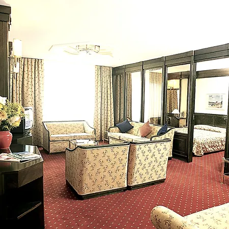 Royal Hotel